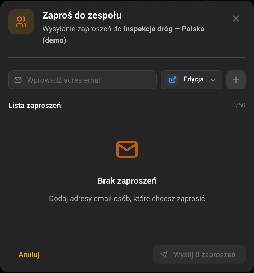 Okno „Zaproś do zespołu" z polem e-mail, wyborem roli i listą zaproszeń