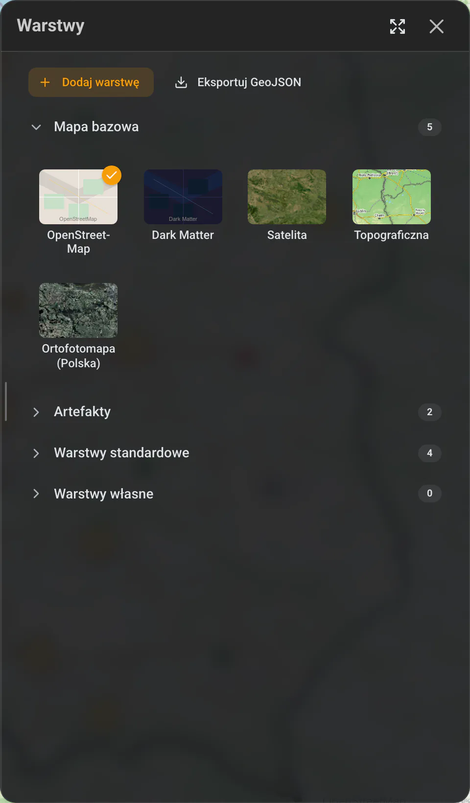 Panel warstw z mapami bazowymi, warstwami artefaktów i wczytanymi warstwami własnymi