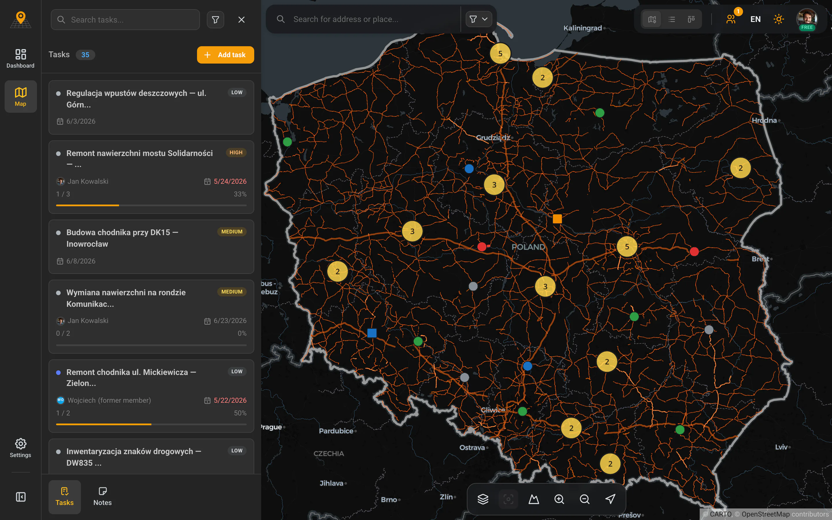 Starting view — the map of Poland with tasks and the side panel