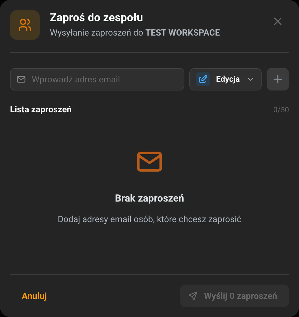 Okno „Zaproś do zespołu" z polem e-mail, wyborem roli i listą zaproszeń